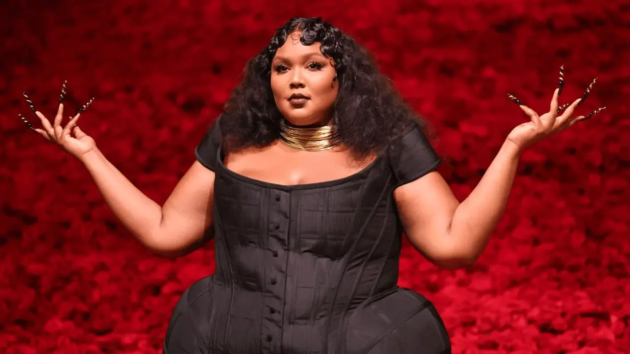 How Much Does Lizzo Weigh? Lizzo Weight and Height