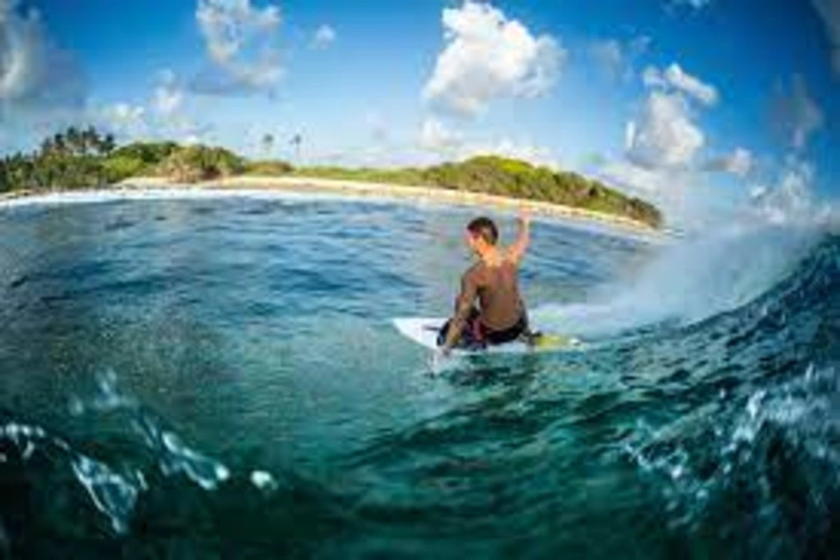 When is the best time for surfing or diving in the Maldives?